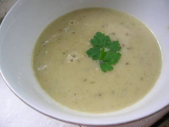 Fazolovo-celerová polévka - veganodaktyl - veganské recepty