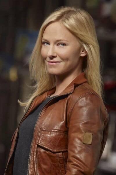 41 Sexiest Pictures Of Kelli Giddish | CBG