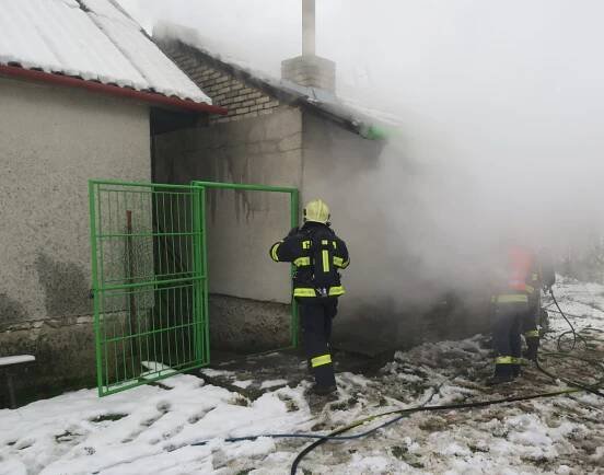 V Ostrožské Lhotě hořela chata. Příčina se šetří