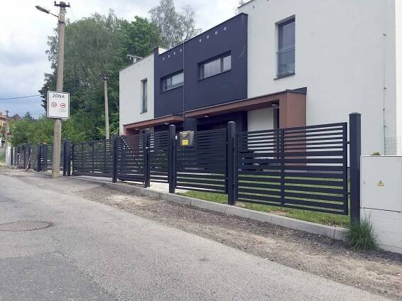 Vjezdové brány privátní - Posuvné, nesené | A-ZET spol. s r.o. Jablonec nad Nisou Liberec Azet - Vrata, Oplocení, Brány