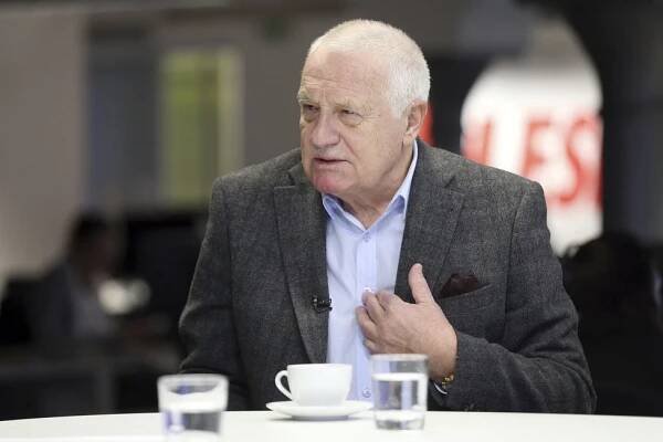 Exprezident Klaus o podpoře Zemana: Drahoš není želé, ale na Hrad nemá