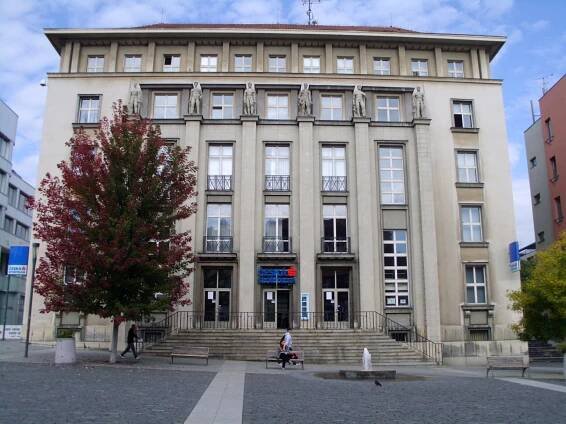 Soubor:Ceska sporitelna Mirove namesti Usti nad Labem.jpg – Wikipedie