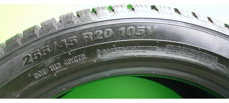 Sada zánovních zimních pneu 255/45/R20 Kumho Wintercraft WS71
