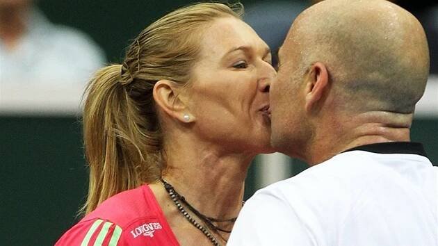 Olympijská zlata legendárního tenisového páru. Němka Grafová zvítězila 1. října 1988 na hrách v Soulu, Američan Agassi si nejcennější „placku“ zajistil 3. srpna 1996 v Atlantě.