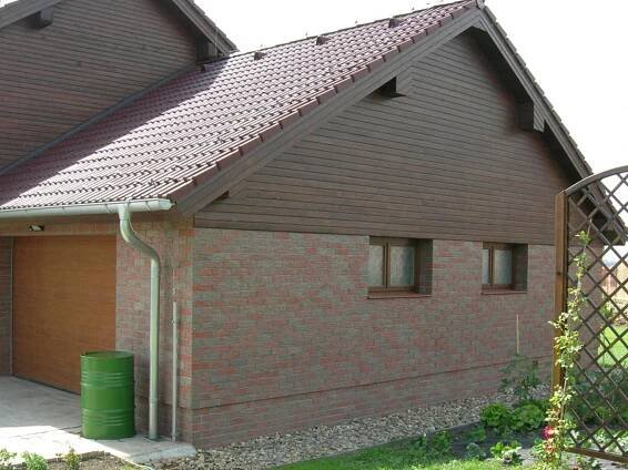 Lícové cihly Viktoria v kombinaci se dřevem