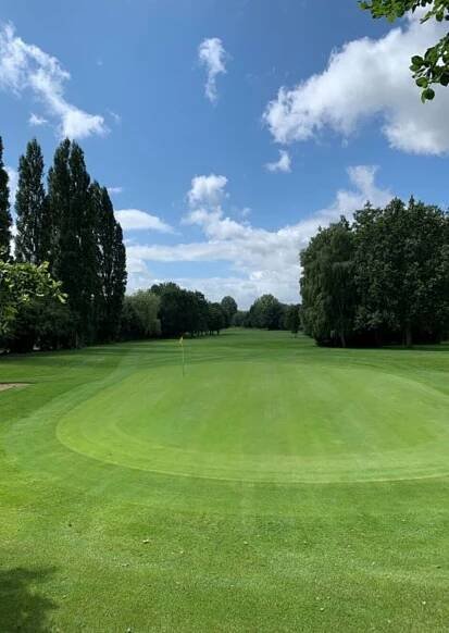 18 :: Letchworth Golf Club, located in Letchworth Garden City, Hertfordshire the worlds first garden city. The Club welcomes