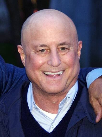 File:Quincy Jones Ron Perelman 2011 Shankbone (cropped).JPG - Wikimedia Commons