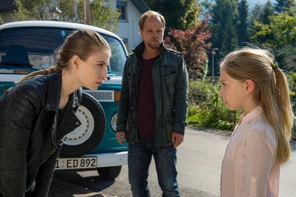 Nora von Waldstätten, Matthias Koeberlin, Nara Knöpfle - Vraždy u jezera - Tichá voda - Z filmu
