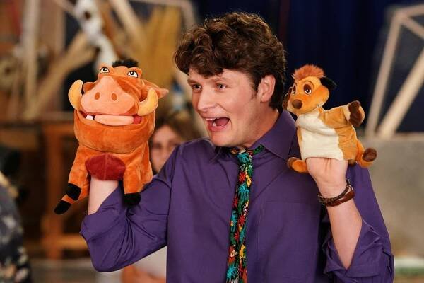 Schooled - Hakuna Matata - Z filmu - Brett Dier