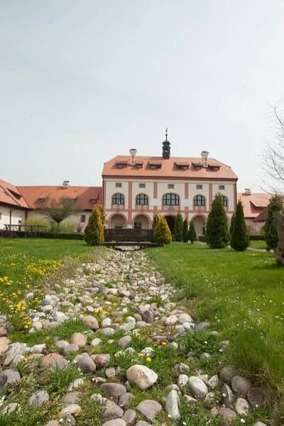 svatební místa Plzeň, zámek Kozel, zámek Manětín, Zbiroh