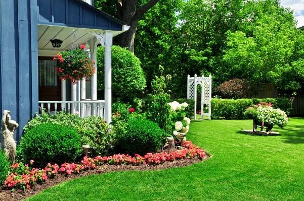23 Budget Front Yard Landscaping Ideas That Are Simple and Beautiful