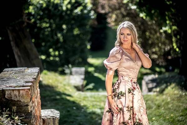 Ústečanka Lenka Graf zazpívala obě hymny před fotbalovým utkáním ČR – Německo
