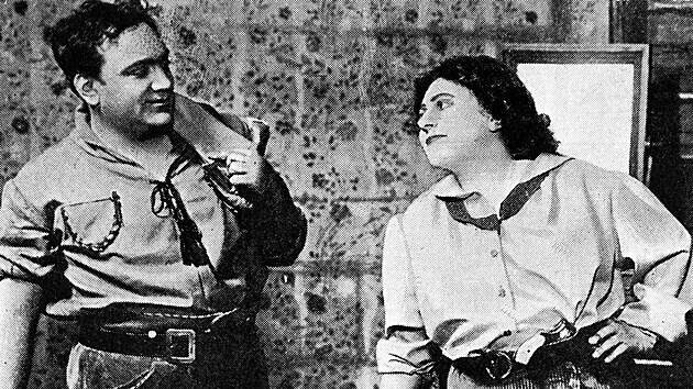 Enrico Caruso a Ema Destinnová v opeře Giacoma Pucciniho Děvče ze zlatého Západu. (1910)