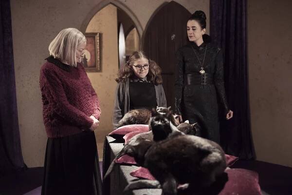 Čarodějnice školou povinné - Série 1 - Mourek - Z filmu - Clare Higgins, Meibh Campbell, Raquel Cassidy