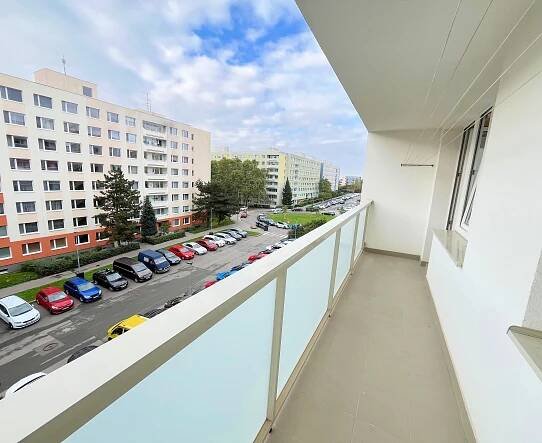 Prodej nemovitosti Praha - Stodůlky - Nový designový byt 4+kk s lodžií a sklepem v Praze 5