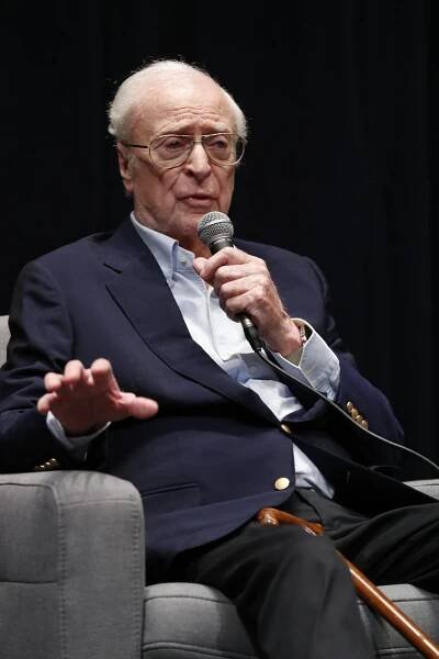 Michael Caine slavil 90! Bral jsem všechno a pil až tři lahve vodky za den, přiznává hvězda Žižky