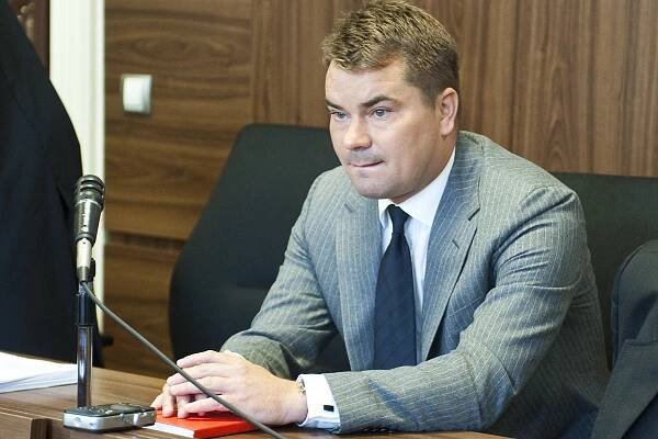 Soud poslal lobbistu Dalíka na pět let do vězení za údajnou korupci při nákupu pandurů