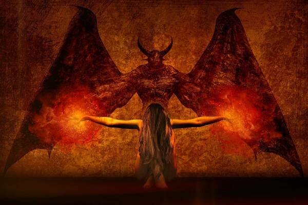 Italští kněží provedli devítihodinový exorcismus: Posedlá žena přišla do zpovědnice!