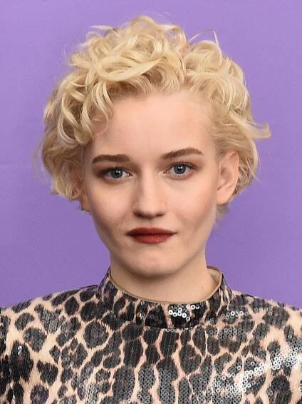 Julia Garner - Golden Globes