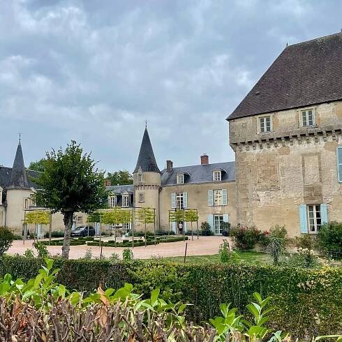 CHATEAU DE LALANDE - Updated 2025 Condominium Reviews (Crozon-sur-Vauvre, France)