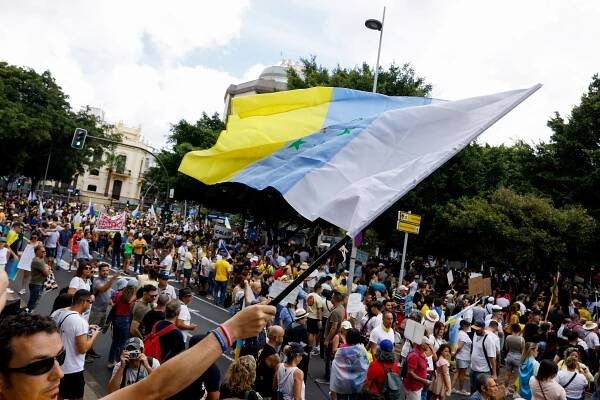 „Žijí tu i lidé.“ Kanárské ostrovy ovládly protesty proti masové turistice