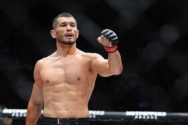 Došlo i na Muradova! Koronavirus ho nepustí do zápasu UFC - akonastavkovanie.sk