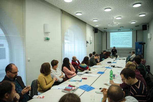 V Praze proběhl mezinárodní workshop věnovaný hledání alternativ k vlastnickému a soukromému nájemnímu bydlení - Sociologický