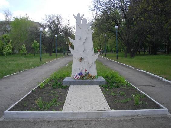 ALEJ ANDĚLŮ V LUGANSKU – АЛЛЕЯ АНГЕЛОВ В ЛУГАНСКЕ – DONBAS.CZ