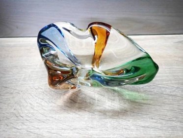 Popelník lité sklo moc hezký a dekorativní