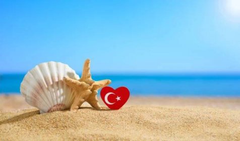 krásná pláž v turecku. vlajka turecka ve tvaru srdce a mušlí na písečné pláži. - belek - stock snímky, obrázky a fotky