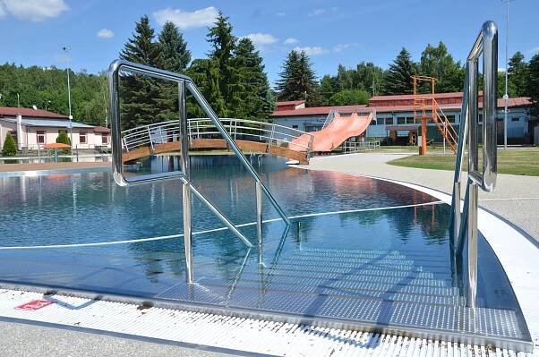 Městské koupaliště v Sokolově měl rekordní den: Přes tisíc návštěvníků