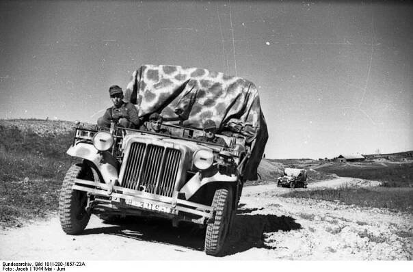 Sd.Kfz.10 Light German half track prime mover